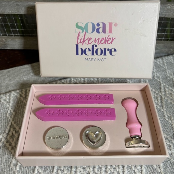 Mary Kay Soar Like Never
Before Wax Seal Stamper Set. Lips, Heart, MK. Note - Picture 1 of 5